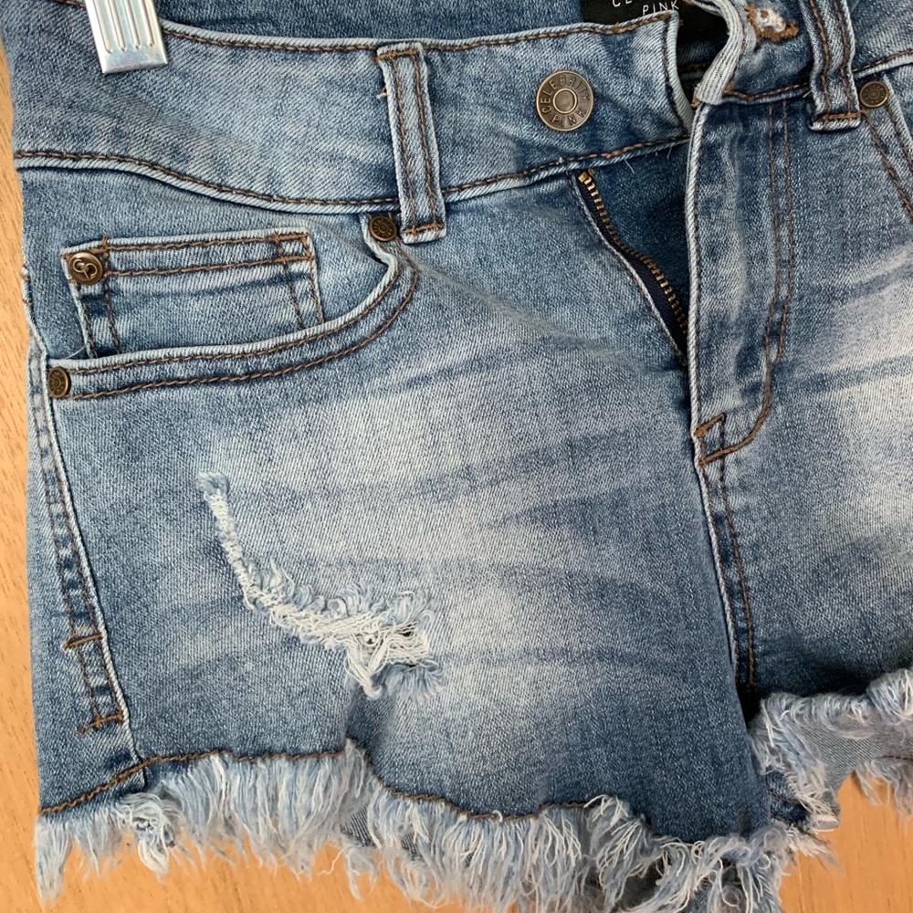 Distressed shorts - Picture 2 of 6